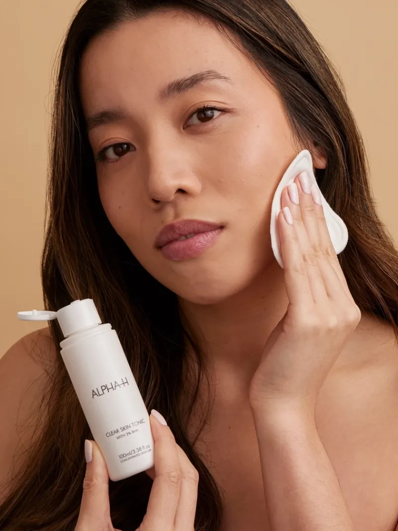 alphah_clear_skin_daily_h_3.webp Alpha-H Clear Skin Daily Hydrator Gel with 2.5% Niacinamide | MECCA Clearance