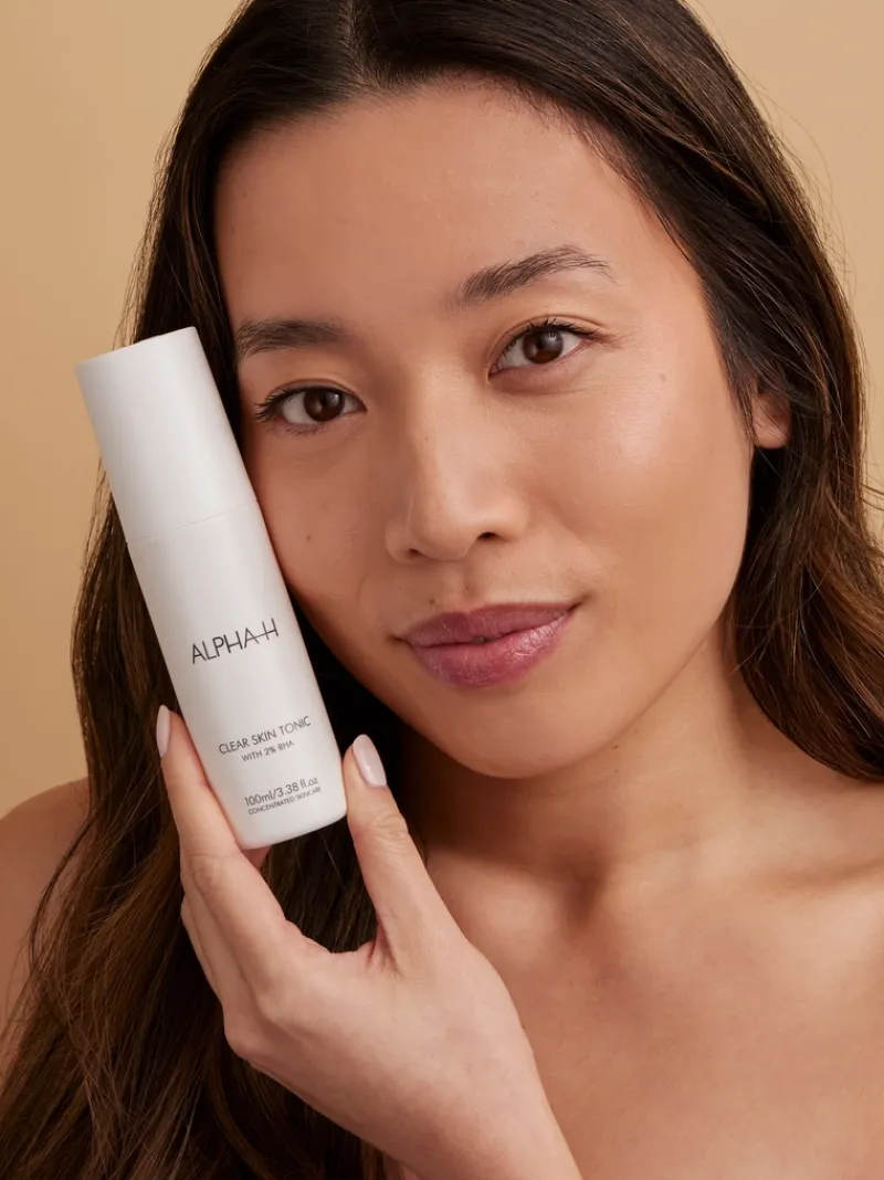 alphah_clear_skin_daily_h_4.webp Alpha-H Clear Skin Daily Hydrator Gel with 2.5% Niacinamide | MECCA Clearance
