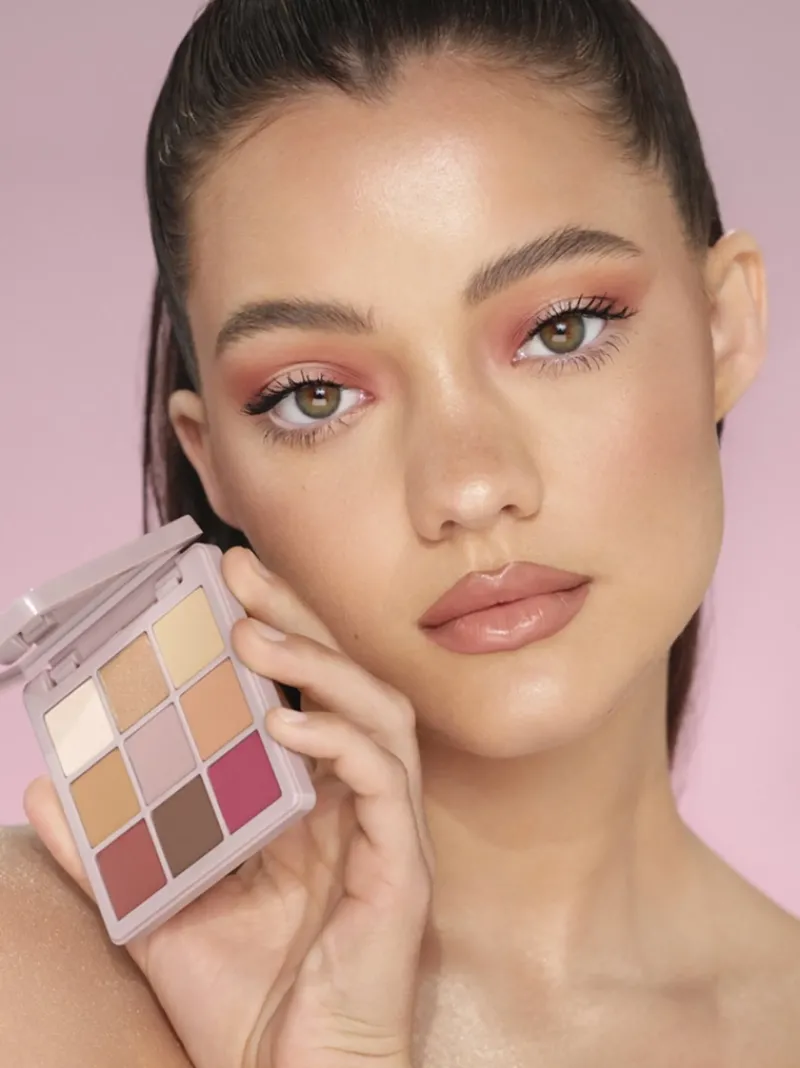 anastasia_beverly_hills_m_2-11.webp Anastasia Beverly Hills Mini Modern Renaissance and Brow Wiz Kit | MECCA Hot