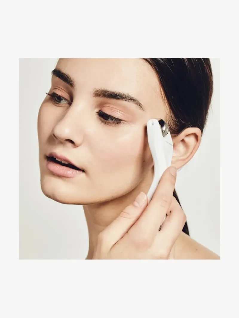 beautybio_glopro_eye_micr_4.webp BeautyBio Glopro® Eye Microtip™ | MECCA Online
