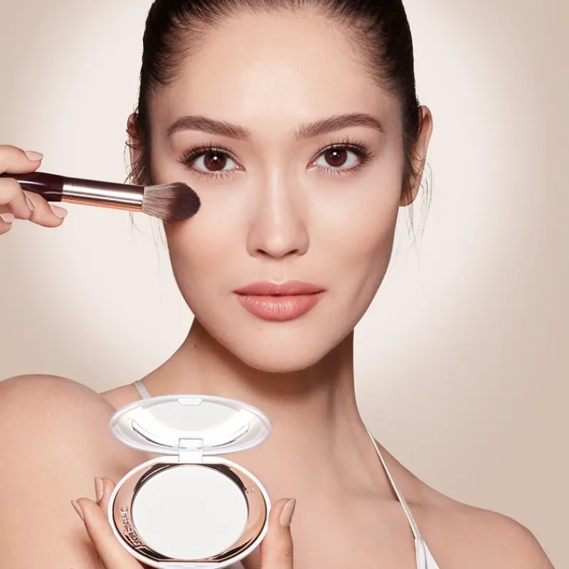 charlotte_tilbury_airbrus_3-4.webp Charlotte Tilbury Airbrush Brightening Flawless Finish Powder Mini | MECCA Fashion