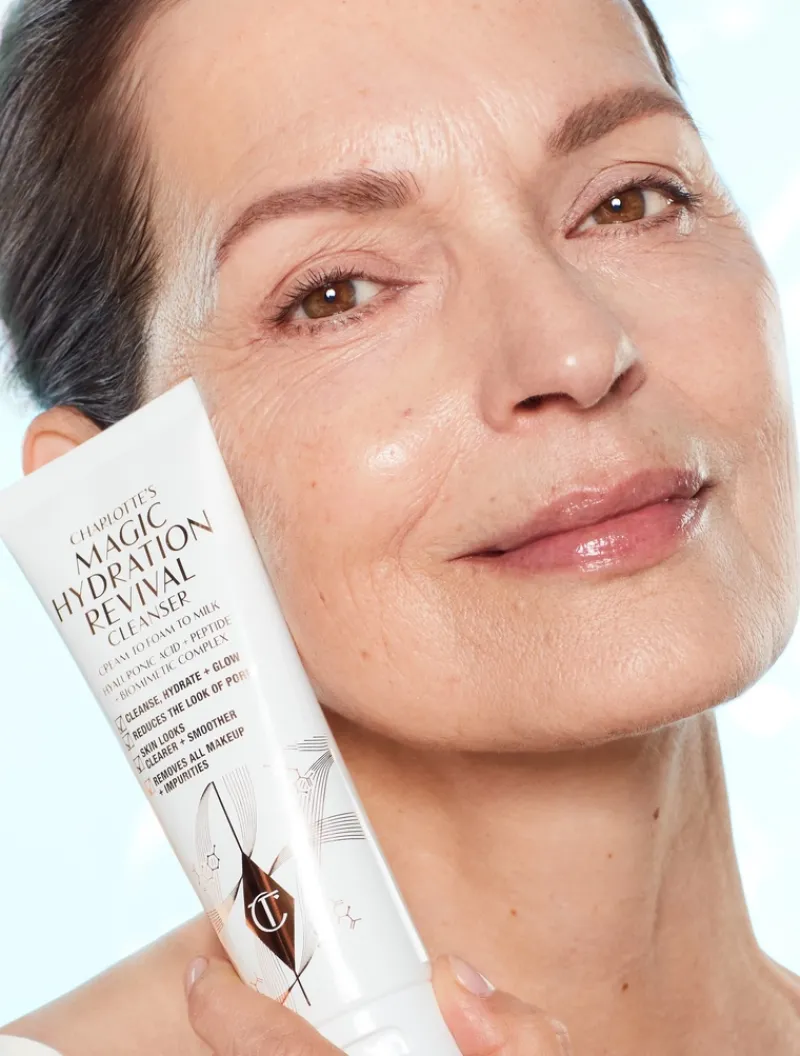 charlotte_tilbury_charlot_4-3.webp Charlotte Tilbury Charlotte's Magic Hydration Revival Cleanser | MECCA Online