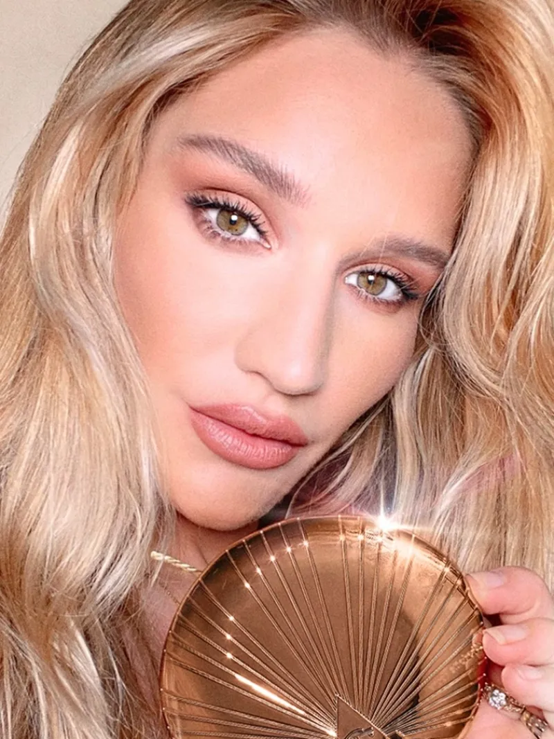charlotte_tilbury_new_air_3-1.webp Charlotte Tilbury New Airbrush Bronzer 1 Fair | MECCA Discount