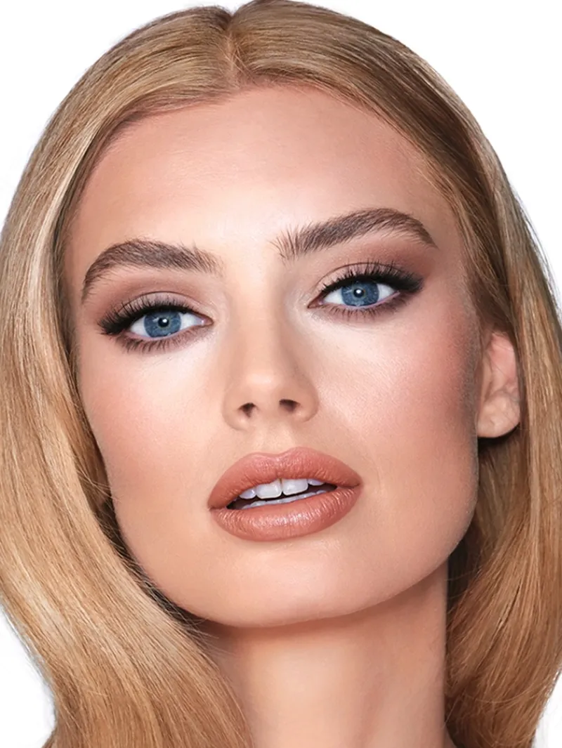 charlotte_tilbury_the_sop_2.webp Charlotte Tilbury The Sophisticate Kit | MECCA Online