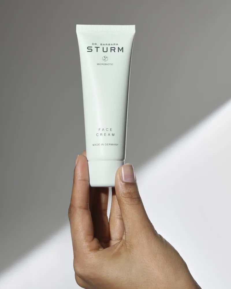 dr_barbara_sturm_microbio_2-2.webp Dr. Barbara Sturm Microbiotic Balancing Face Cream | MECCA Sale