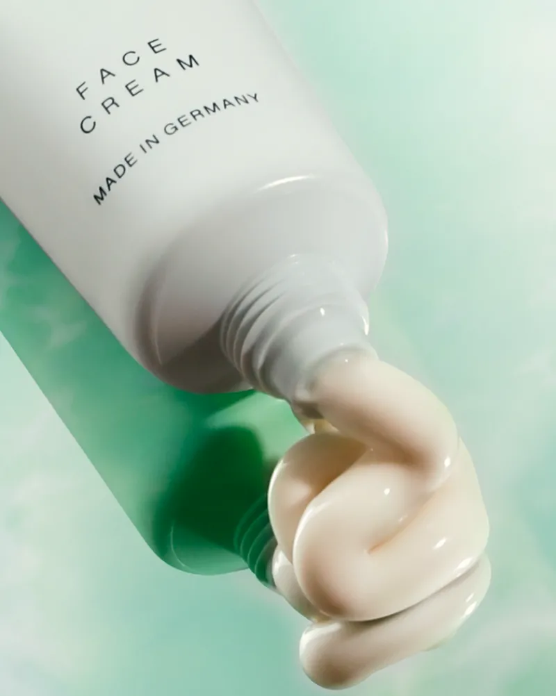 dr_barbara_sturm_microbio_4-2.webp Dr. Barbara Sturm Microbiotic Balancing Face Cream | MECCA Sale