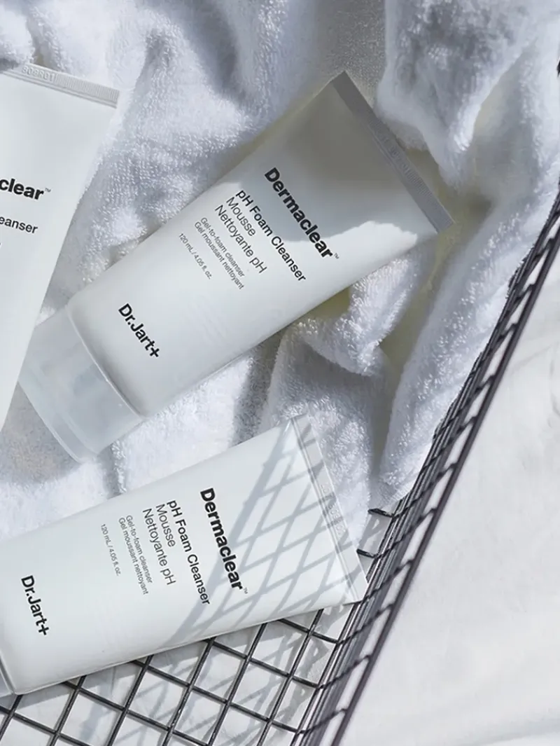 dr_jart_dermaclear_ph_foa_2.webp Dr. Jart+ Dermaclear PH Foam Cleanser | MECCA New