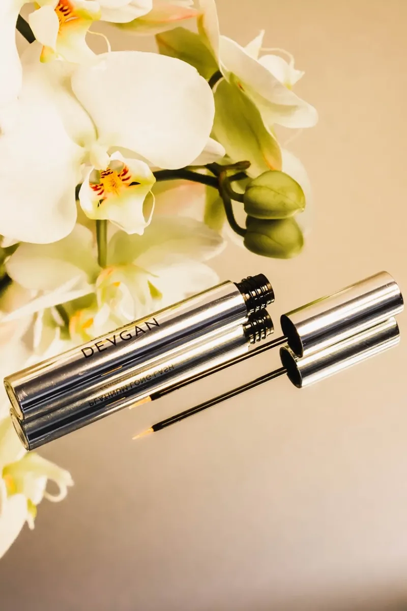 dr_lara_devgan_platinum_l_4-1.webp Dr. Lara Devgan Platinum Long Lash | MECCA Discount
