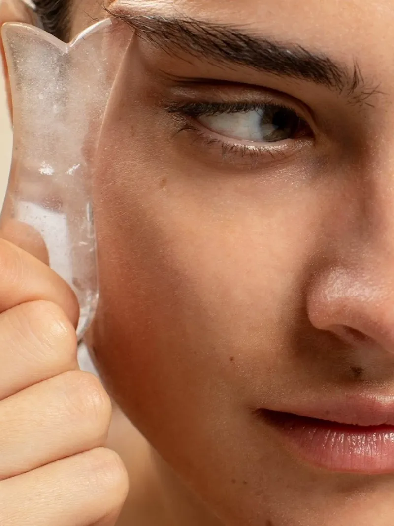 ere_perez_quartz_sculpt_a_2.webp Ere Perez Quartz Sculpt & Lift Face Stone | MECCA Fashion