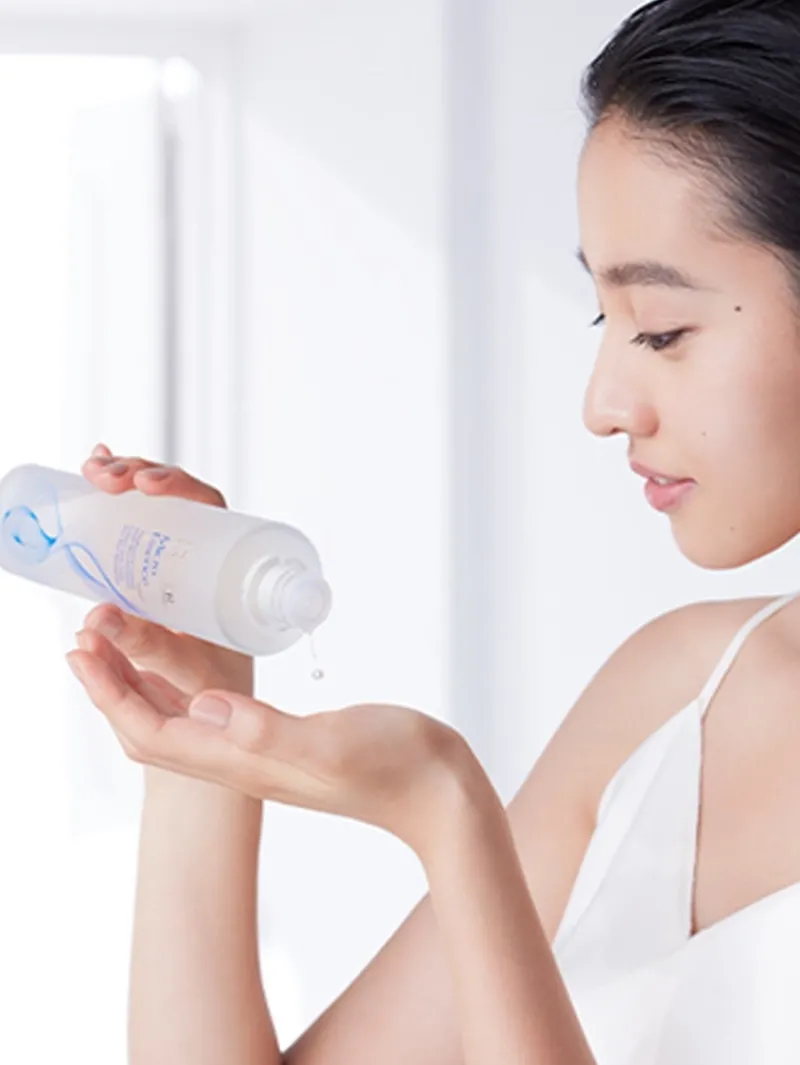 estee_lauder_micro_essenc_2.webp Estée Lauder Estee Lauder Micro Essence Treatment Lotion with Bio-Ferment | MECCA Outlet