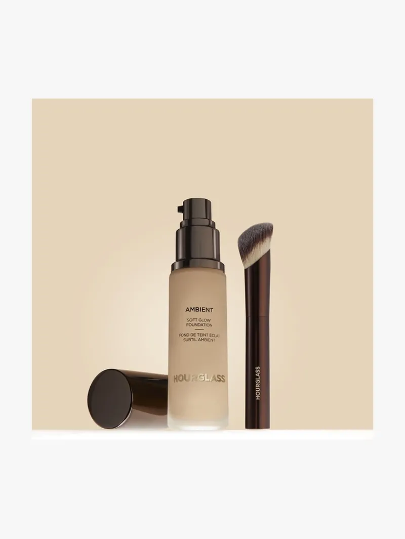 hourglass_ambient_soft_gl_2-1.webp HOURGLASS Ambient Soft Glow Foundation Brush | MECCA Sale