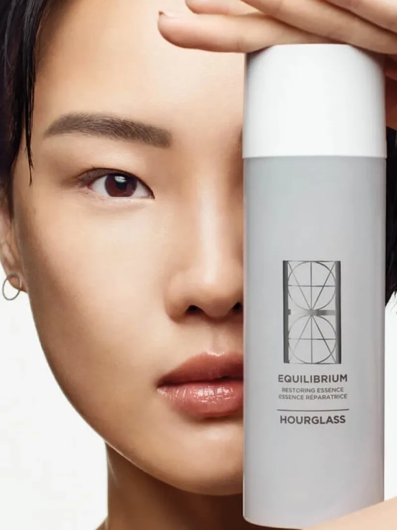 hourglass_equilibrium_res_2-1.webp HOURGLASS Equilibrium Restoring Essence | MECCA Best