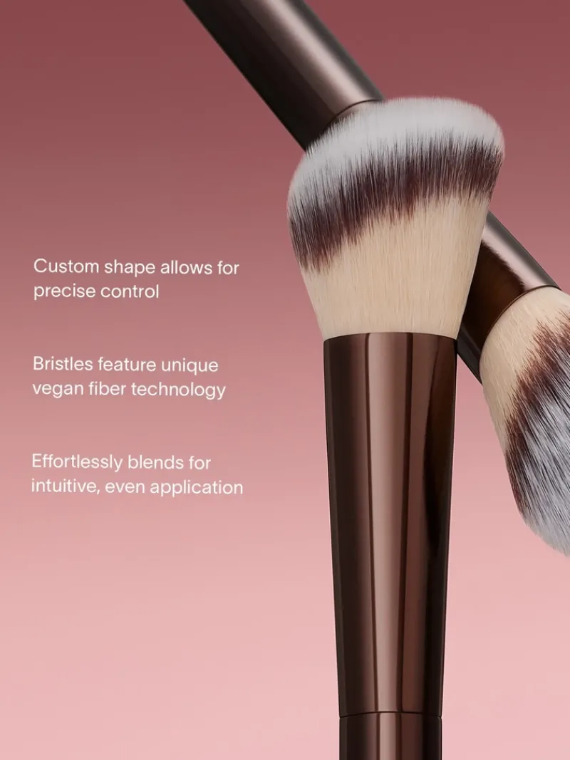 hourglass_no__blush_brush_2.webp HOURGLASS No. 15 Blush Brush | MECCA Discount