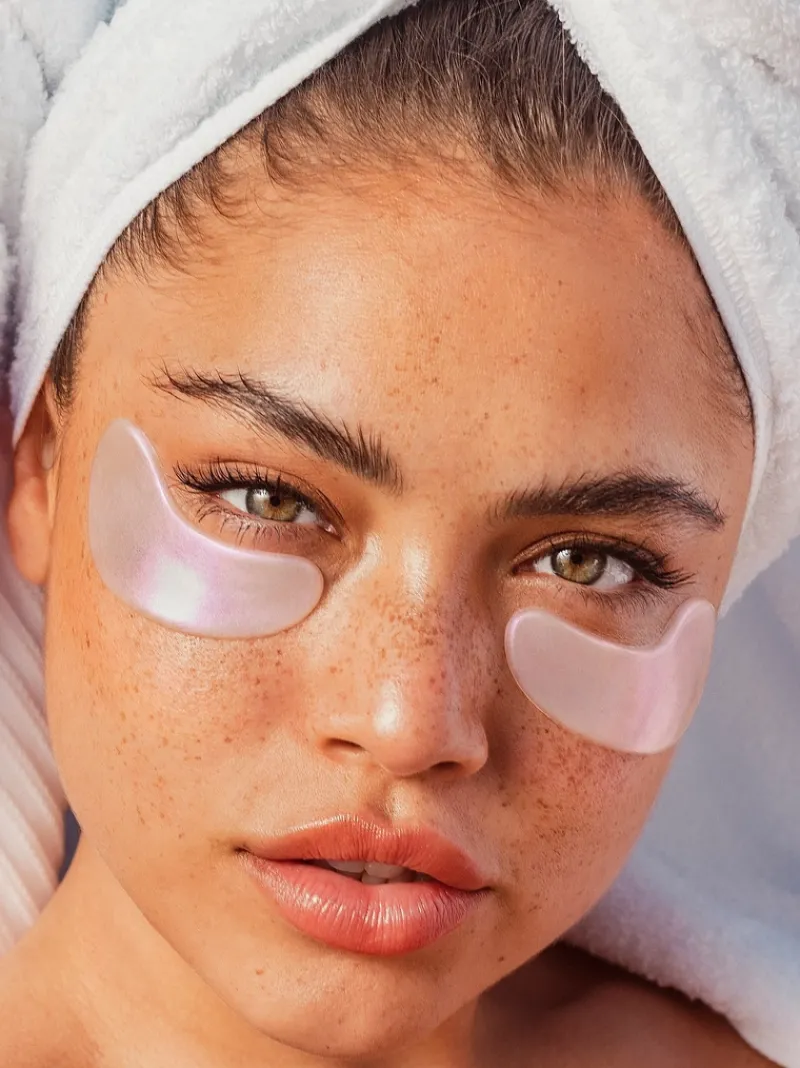 knesko_diamond_radiance_c_5-2.webp Knesko Diamond Radiance Collagen Eye Mask | MECCA Clearance