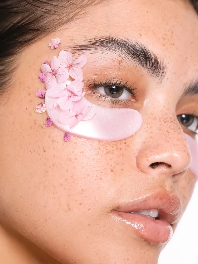 knesko_rose_quartz_antiox_4-1.webp Knesko Rose Quartz Antioxidant Collagen Eye Mask | MECCA Hot