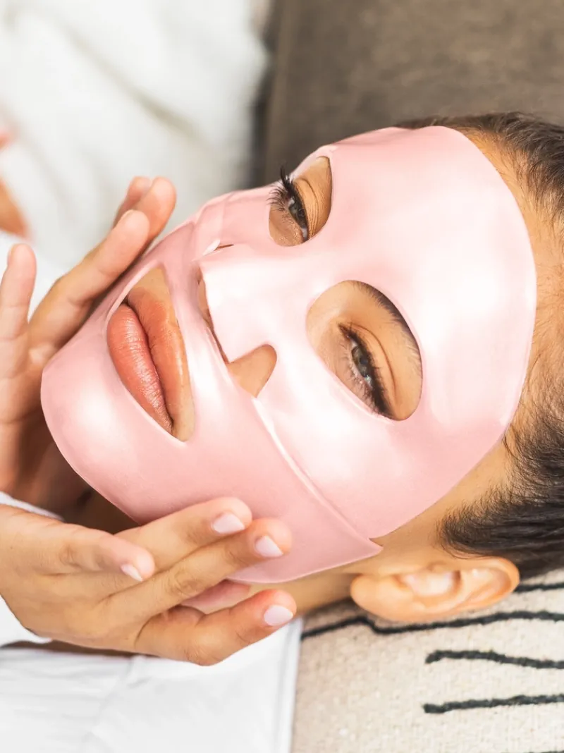 knesko_rose_quartz_antiox_4.webp Knesko Rose Quartz Antioxidant Face Mask | MECCA Clearance
