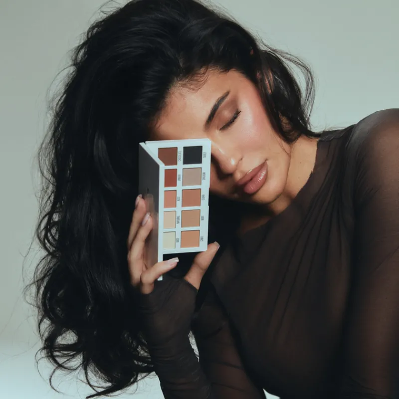 kylie_cosmetics_classic_m_5.webp Kylie Cosmetics Classic Matte Kyshadow Palette | MECCA Clearance