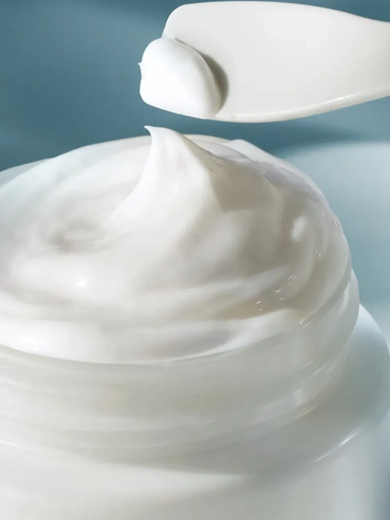 la_mer_crme_de_la_mer_moi_2.webp LA MER Crème de Moisturizing Cream | MECCA Sale