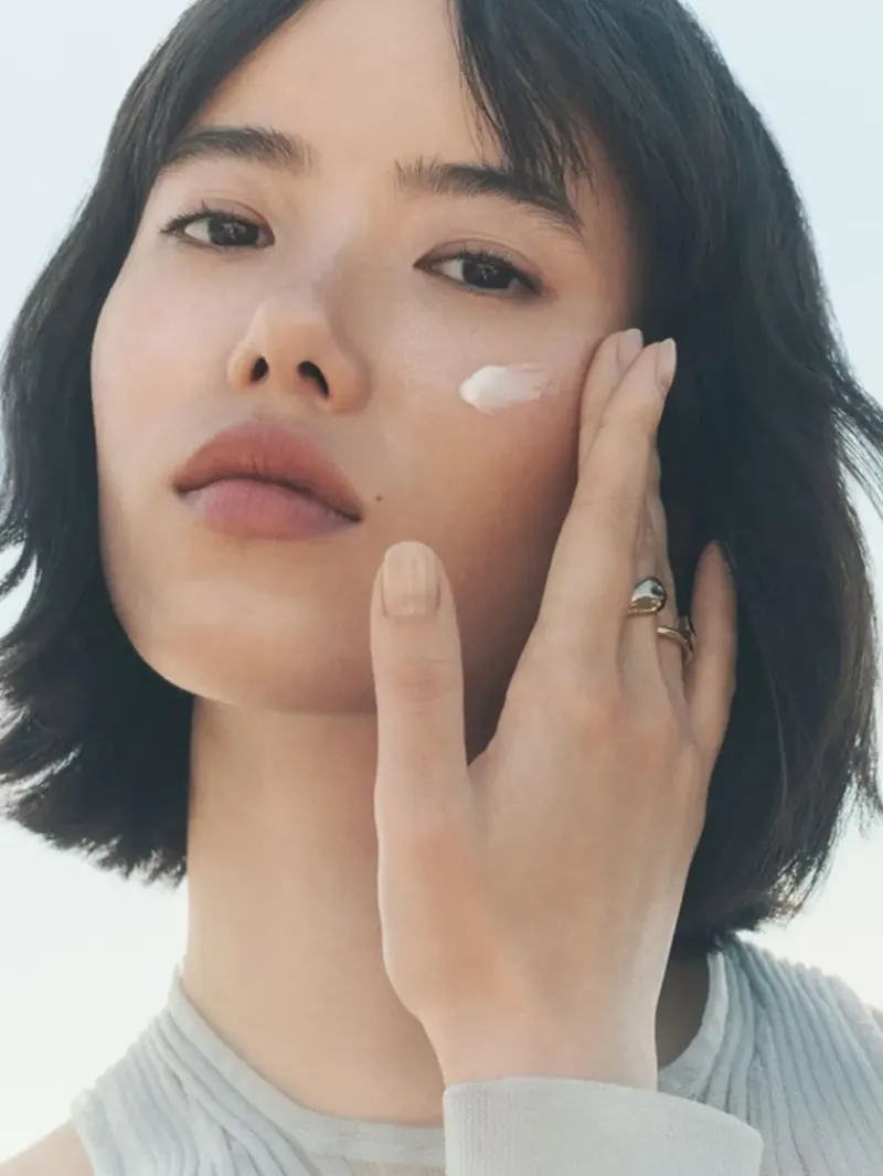 la_mer_the_moisturizing_s_4.webp LA MER The Moisturizing Soft Cream | MECCA Clearance