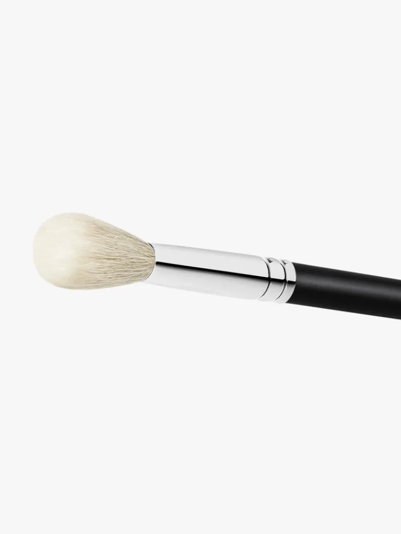 M·A·C Cosmetics 168S Large Angled Contour Brush | MECCA Outlet