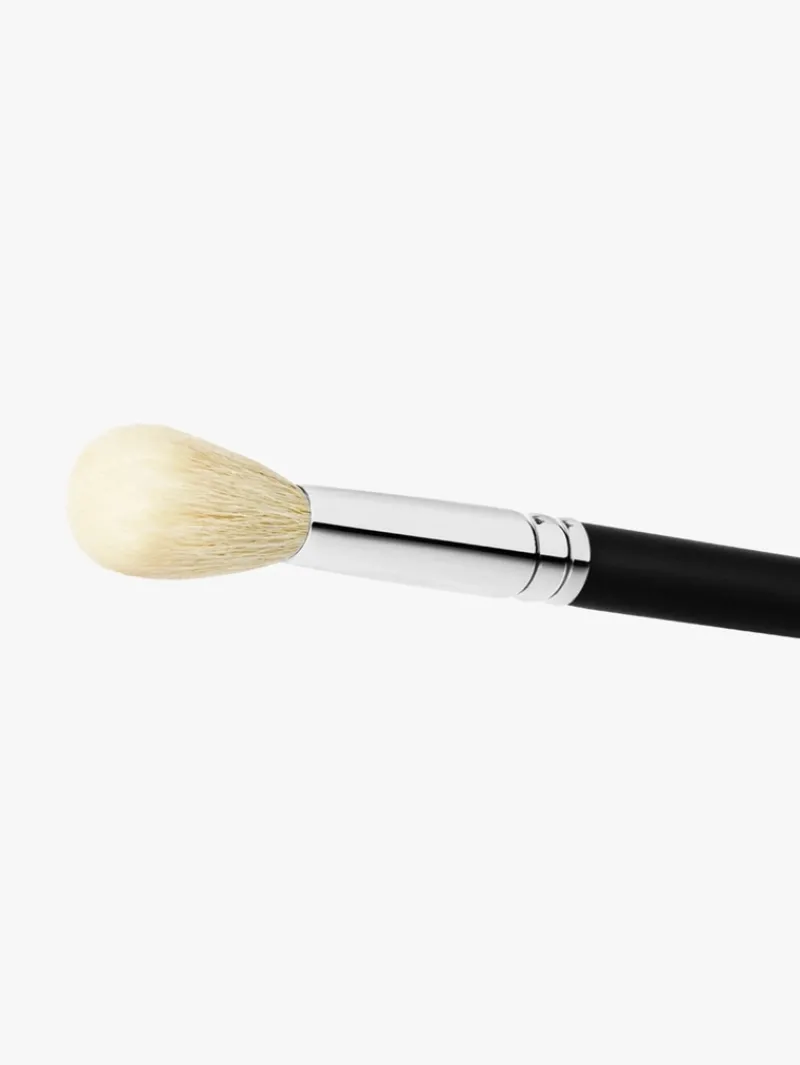 M·A·C Cosmetics 137S Long Blending Brush | MECCA Outlet