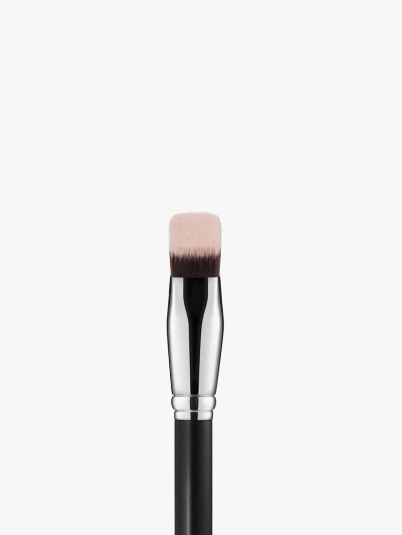 mac_cosmetics_s_smoothedg_2.webp M·A·C Cosmetics 171S Smooth-Edge All Over Face Brush | MECCA Hot