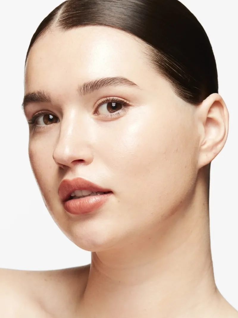 mac_cosmetics_strobe_dewy_2.webp M·A·C Cosmetics Strobe Dewy Skin Tint | MECCA Online