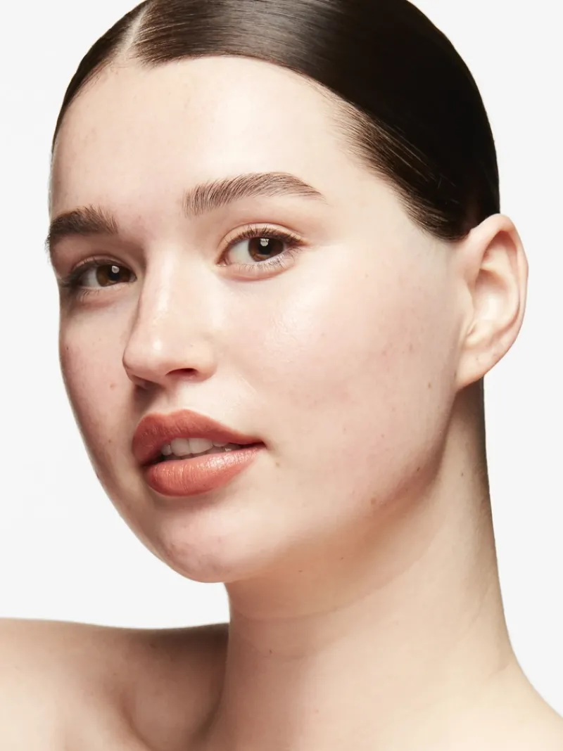 mac_cosmetics_strobe_dewy_3.webp M·A·C Cosmetics Strobe Dewy Skin Tint | MECCA Online