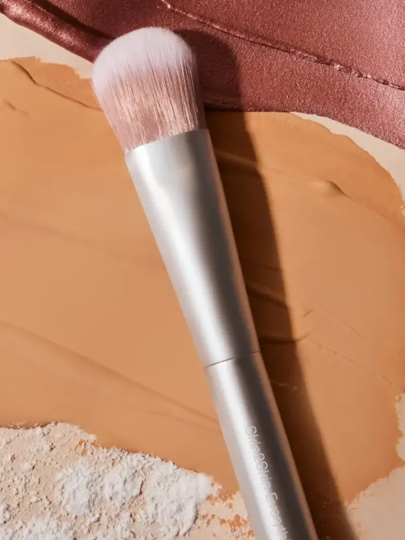 rms_beauty_skinskin_every_3.webp RMS beauty Skin2Skin Everything Brush | MECCA Hot